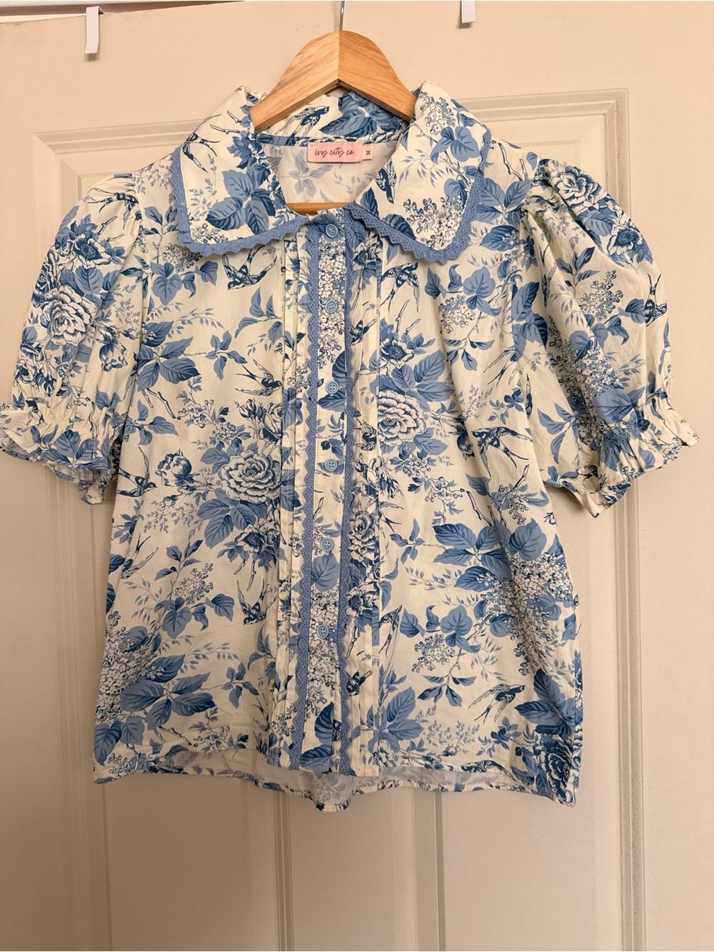 Ivy City Co Blue and White Floral Puff-Sleeve Button Front Blouse - Picture 2 of 4